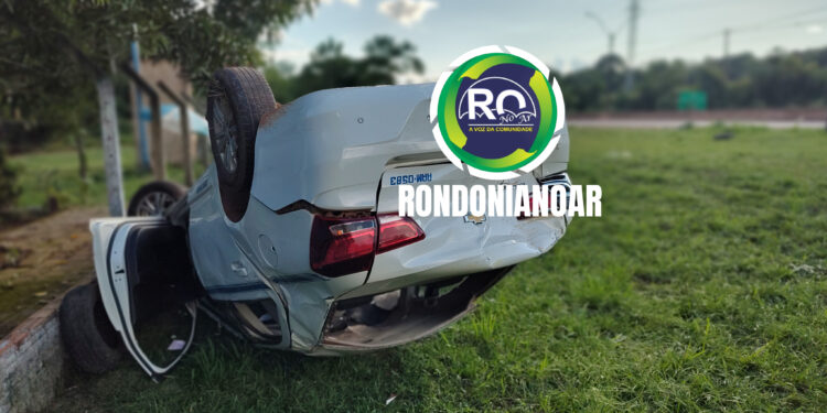 Mulher é socorrida às pressas após táxi capotar na BR-364 – VEJA O VÍDEO