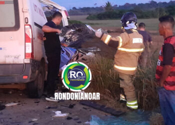 BR-364: Quatro morrem em acidente entre ambulância de Vilhena e carreta carregada com soja