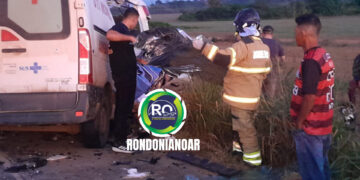 BR-364: Quatro morrem em acidente entre ambulância de Vilhena e carreta carregada com soja