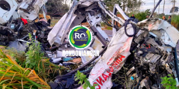 BR-364: Quatro morrem em acidente entre ambulância de Vilhena e carreta carregada com soja