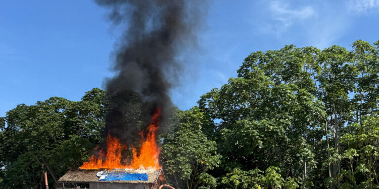 DRAGA DESTRUÍDA: PF e Ibama combatem crimes ambientais em RO