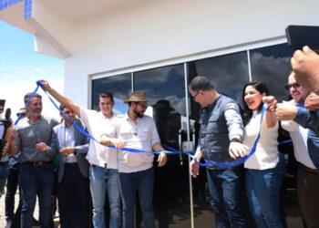 Cristiane Lopes participa de entrega histórica de água tratada em União Bandeirantes