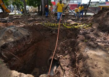 Prefeitura realiza intervenção em trecho da avenida Jorge Teixeira para eliminar alagamentos