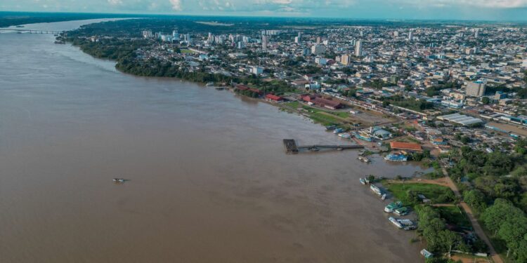 Com 16,71 metros, rio Madeira se mantém estável, mas perto da cota de inundação