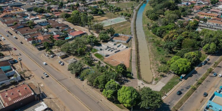 Caminhada marca programação do projeto Caps fora do Caps em alusão ao Dia Mundial da Saúde