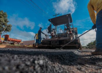 Após operação tapa-buracos, asfalto vai chegar a cinco ruas de União Bandeirantes