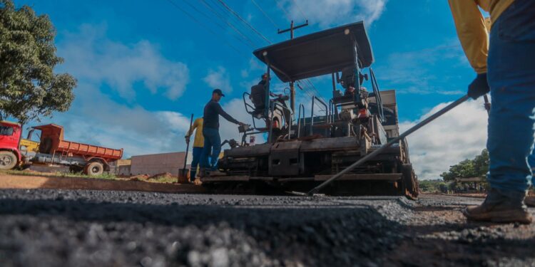 Após operação tapa-buracos, asfalto vai chegar a cinco ruas de União Bandeirantes
