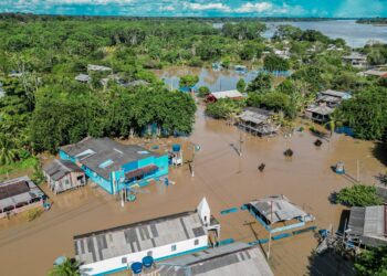 Prefeito Léo Moraes visita distrito de Nazaré e reforça ações emergenciais da Prefeitura