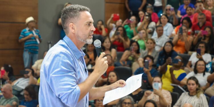 Pela primeira vez, prefeito de Porto Velho concede revisão geral salarial para servidores e a implantação do piso do magistério no primeiro ano de mandato