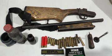 Candeias do Jamari: Operação conjunta do BPA, 5º BPM e SEDAM resulta na prisão por crime ambiental e posse ilegal de arma de fogo
