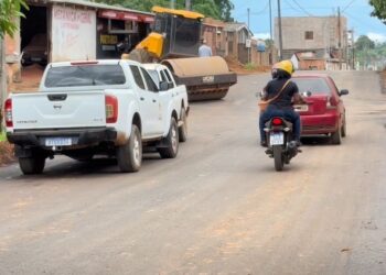 Asfaltamento da rua Eduardo Lima e Silva marca avanço das obras no bairro Cidade Nova, em Porto Velho