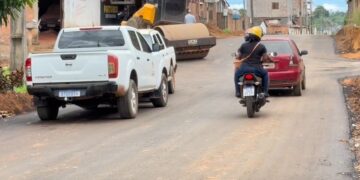 Asfaltamento da rua Eduardo Lima e Silva marca avanço das obras no bairro Cidade Nova, em Porto Velho