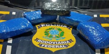 PRF apreende droga em ônibus de viagem interestadual