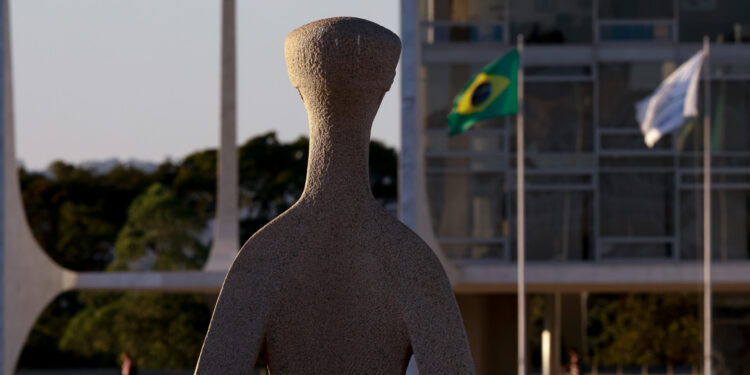 STF abre inquérito para investigar deputado Eduardo Bolsonaro por coação e tentativa de obstrução de Justiça