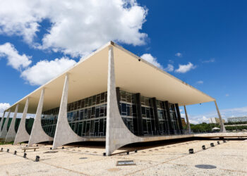 STF dá prazo de 180 dias para Congresso criar crime de retenção dolosa de salários