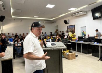 Deputado Pedro Fernandes participa do lançamento do Programa Melhor em Casa em Alto Paraíso