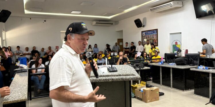 Deputado Pedro Fernandes participa do lançamento do Programa Melhor em Casa em Alto Paraíso