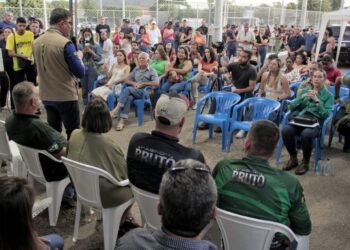 Governo de RO entrega campo society em grama sintética e novo estacionamento em Campo Novo de Rondônia