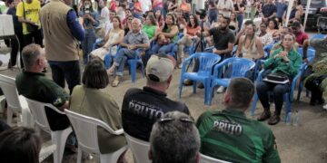 Governo de RO entrega campo society em grama sintética e novo estacionamento em Campo Novo de Rondônia
