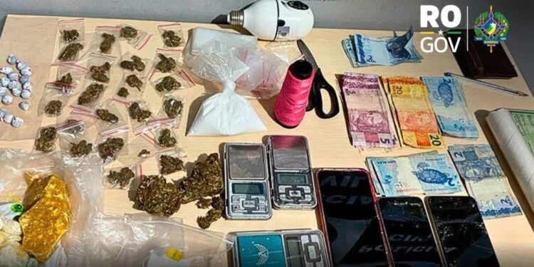 POLÍCIA CIVIL PRENDE MULHER POR TRÁFICO DE DROGAS EM AÇÃO NO BAIRRO CAI N’ÁGUA, EM PORTO VELHO