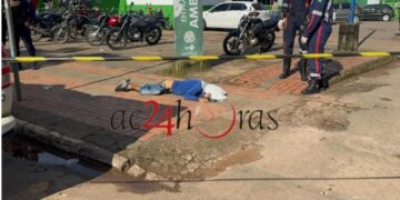 Homem é morto após tentar esfaquear vigilante e PM em frente à UPA