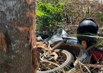 Motociclista perde o controle e colide com árvore na Linha 603