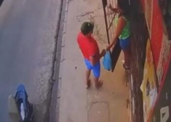 Vídeo mostra momento em que policial civil é executado na porta do mercadinho; veja