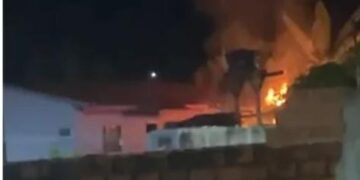 Incêndio em casa no Jardim das Oliveiras mobiliza bombeiros em Pimenta Bueno