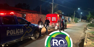 Homem é atingido por tiros em bar na zona leste