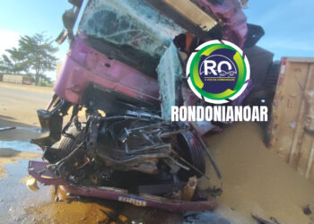 Motorista de carreta morre ao colidir com outra carreta – veja o vídeo