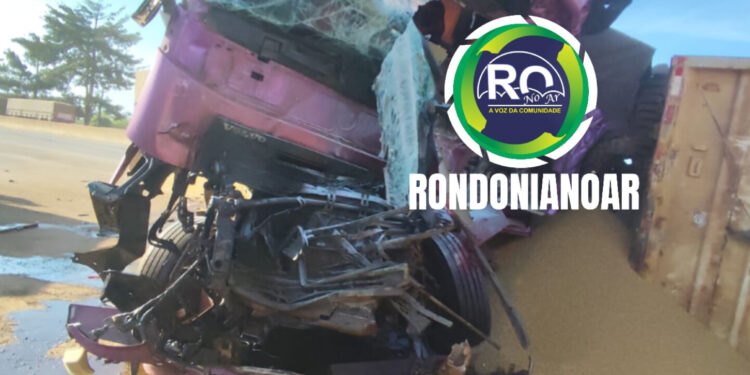 Motorista de carreta morre ao colidir com outra carreta – veja o vídeo