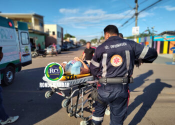 Mulher é socorrida as pressas após ser atingida por carro