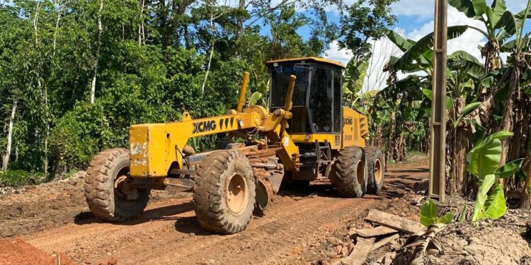 SEMAGRIC: Prefeitura intensifica recuperação de ramais e estradas nas regiões atingidas pela última cheia do rio Madeira