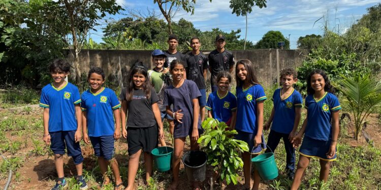 Parceria entre BPA e Escola de Flor da Serra promove recuperação de nascente.
