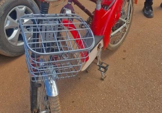AÇÃO RÁPIDA DA POLÍCIA MILITAR IMPEDE FUGA DE ASSALTANTES E RECUPERA BICICLETA ELÉTRICA ROUBADA.