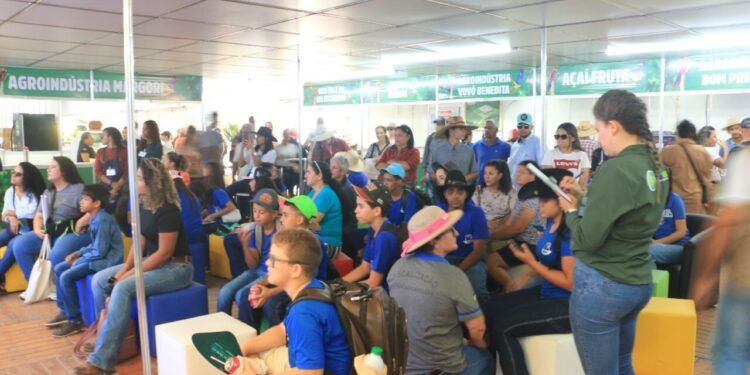 Ciclo de oficinas técnicas com palestras sobre monilíase e serviços de inspeção tem início na Rondônia Rural Show