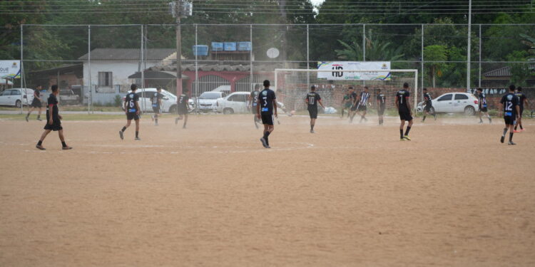 COPA MADEIRÃO: Primeira fase do campeonato movimenta o futebol amador no Campo do Treze