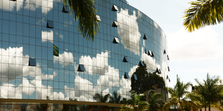 STF determina que PF ouça advogados ligados ao ex-presidente Bolsonaro por suspeita de obstruir investigação