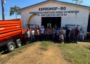 Laerte Gomes entrega equipamentos agrícolas para fortalecer a agricultura familiar em Ouro Preto D’Oeste