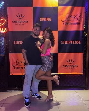 Casal apimenta suas relações comprando e vendendo vídeos eróticos