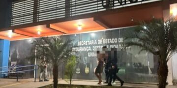 Homem invade igreja, danifica patrimônio e agride policiais durante abordagem