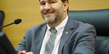 Alex Redano solicita equipamentos hospitalares para São Francisco do Guaporé