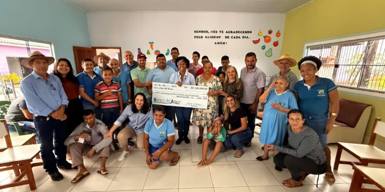 Apae de Vale do Anari recebe R$ 100 mil de emenda da deputada federal Sílvia Cristina