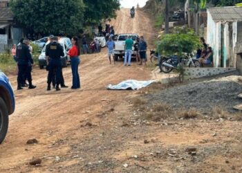 Dois homens são assassinados a tiros