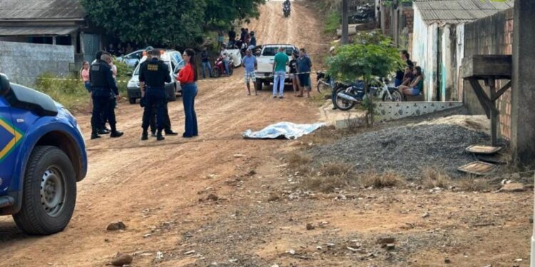 Dois homens são assassinados a tiros