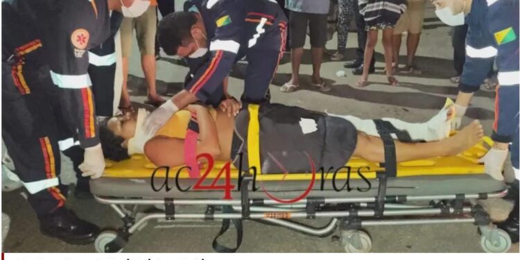 Mãe e filho de 6 anos são atropelados por motociclista em faixa de pedestre
