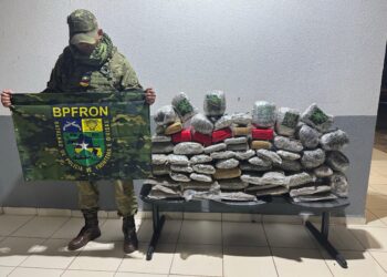 MOTOCICLISTA FOGE DE ABORDAGEM E POLÍCIA APREENDE MAIS DE 59 QUILOS DE DROGAS