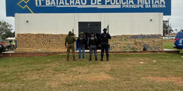 MEGAAPREENSÃO: Forças de Segurança Interceptam Carreta com Estima de 4 Toneladas de Drogas em Costa Marques