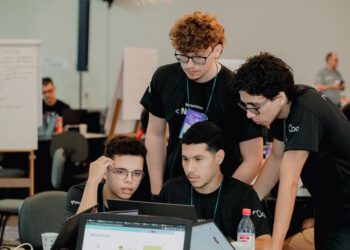 Bee Hackathon reúne profissionais em Vilhena; equipe da Dotum Software House apresentou solução que aproxima o cidadão e o município