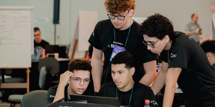 Bee Hackathon reúne profissionais em Vilhena; equipe da Dotum Software House apresentou solução que aproxima o cidadão e o município